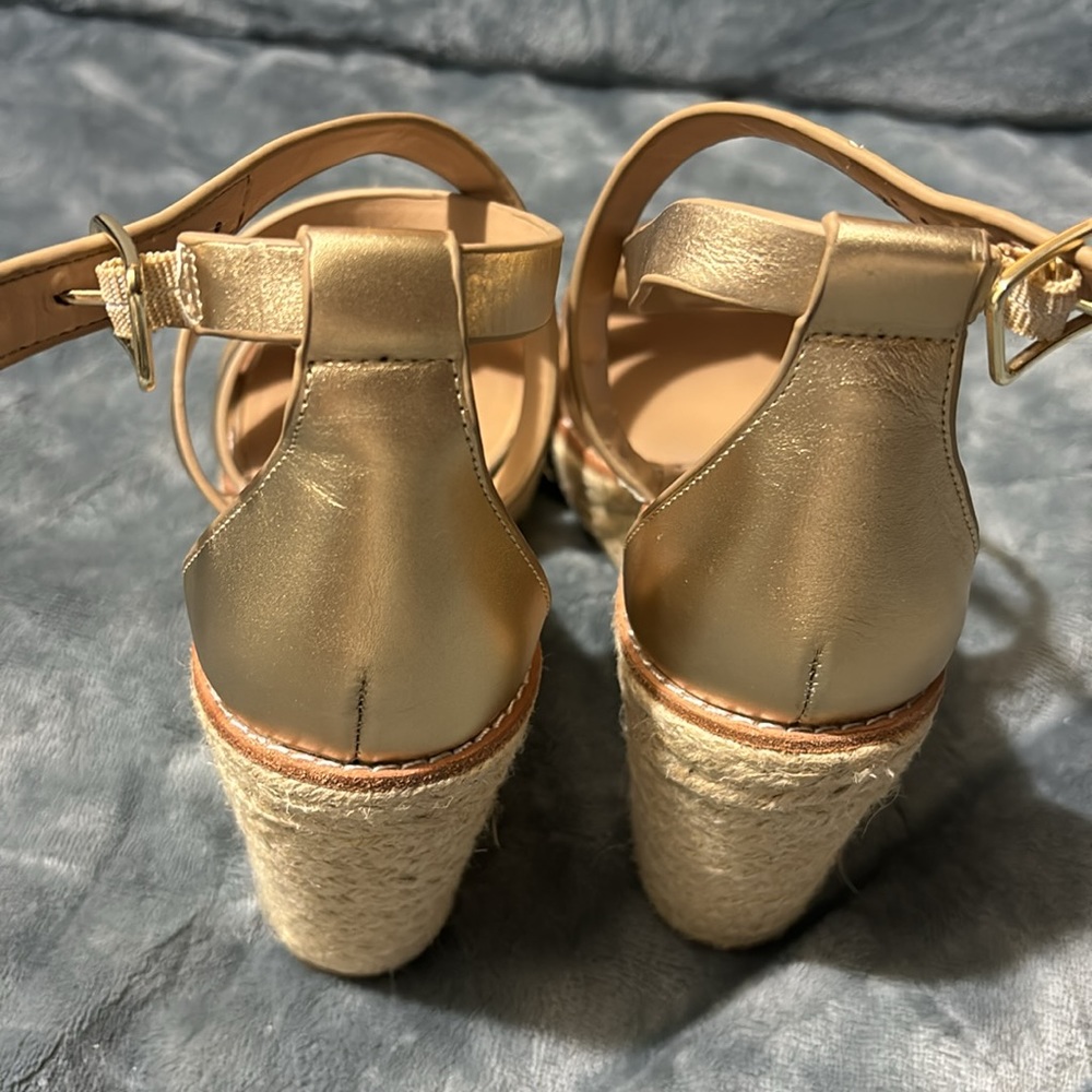 Gold Banana Republic platform sandals, 7.5 excellent! - Picture 7 of 7